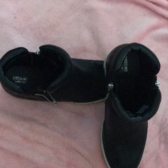 Women’s wedge heel bootie. - Picture 3 of 5